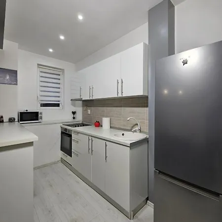 Apartment White By Hilton Ii *